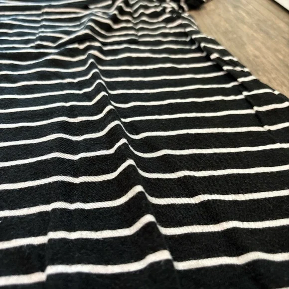 Black and white striped top from Abercrombie & Fitch - Picture 3 of 4